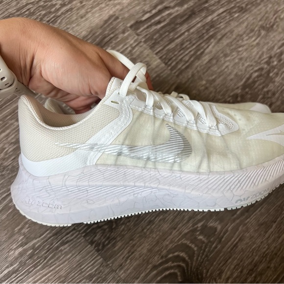 Nike Air Zoom Winflo in 'White Metallic Silver' - Women’s - Picture 7 of 9